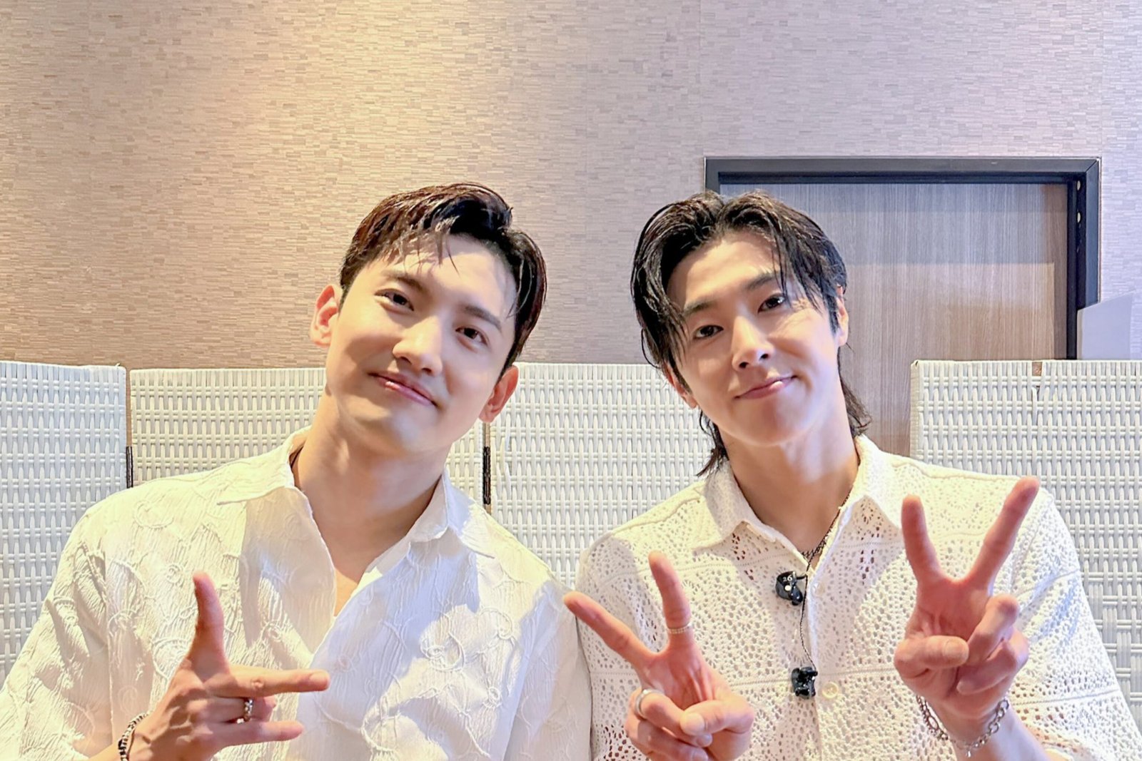 masih dalam suasana lebaran, yunho dan changmin maaf-maafan di atas panggun...