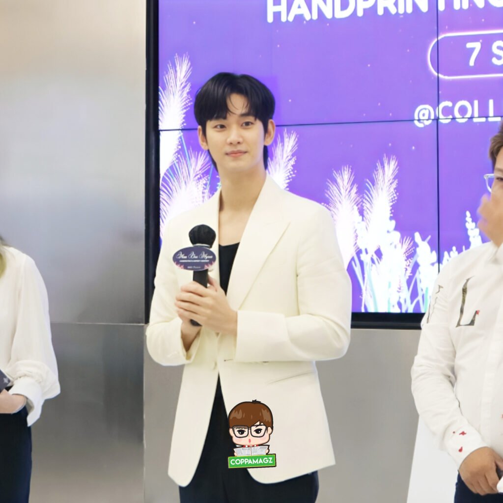 Kim Soo Hyun Hadiri Upacara Peletakan Handprinting di KOREA 360